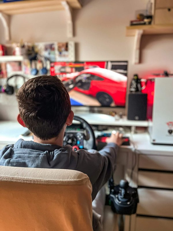 Ecran de simracing : Combien cela coûte ?